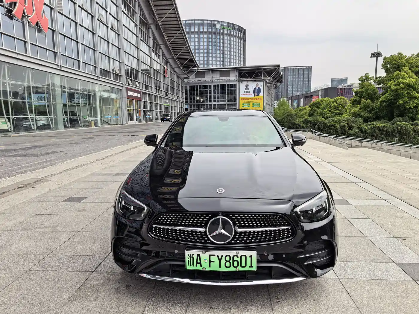 Mercedes-Benz E-Class New Energy 2022 Facelift II E 350 e L Plug-in Hybrid Sedan фото 4