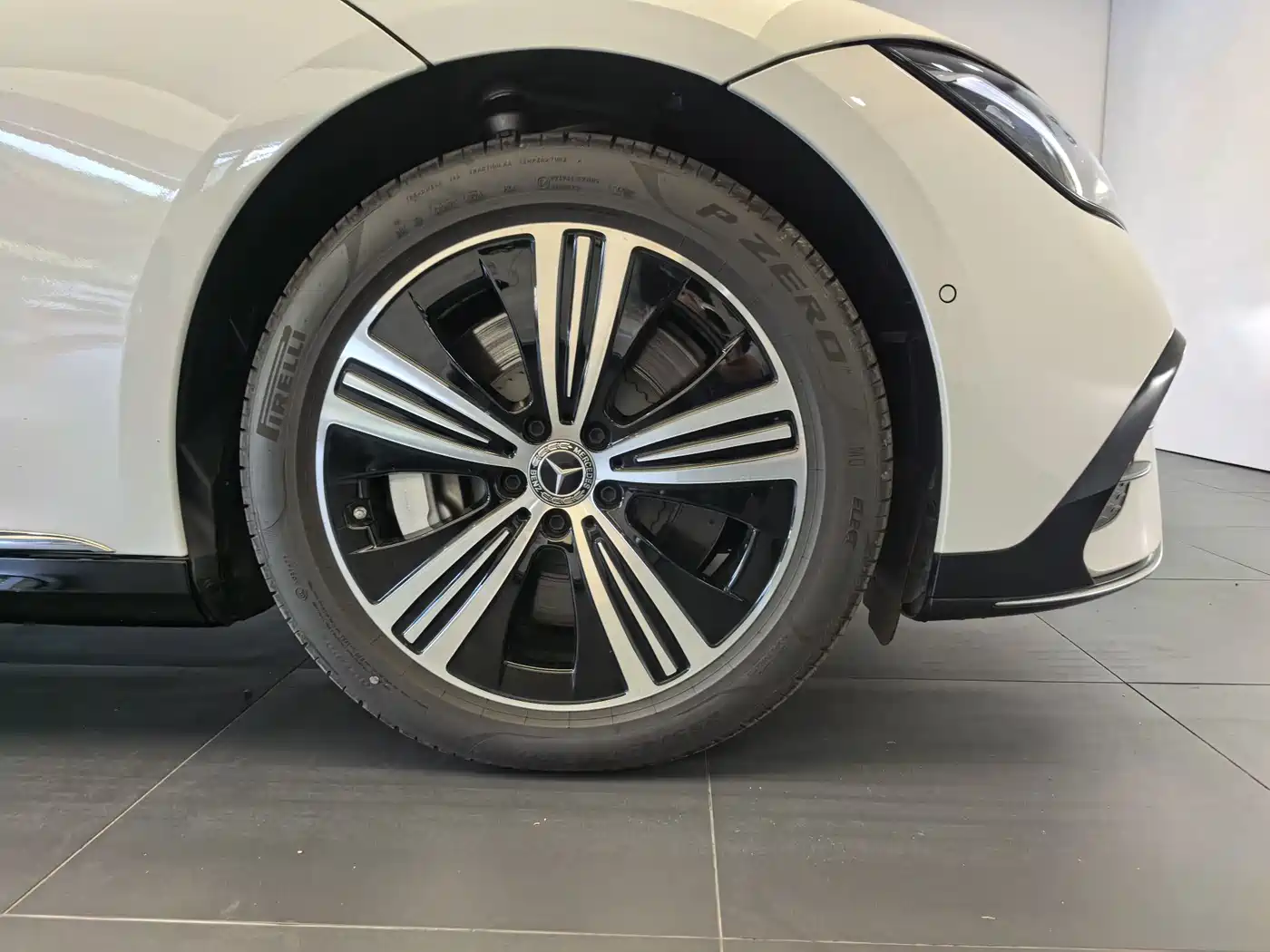Mercedes-Benz EQE 2025 2025 Model 500 4MATIC Luxury Edition