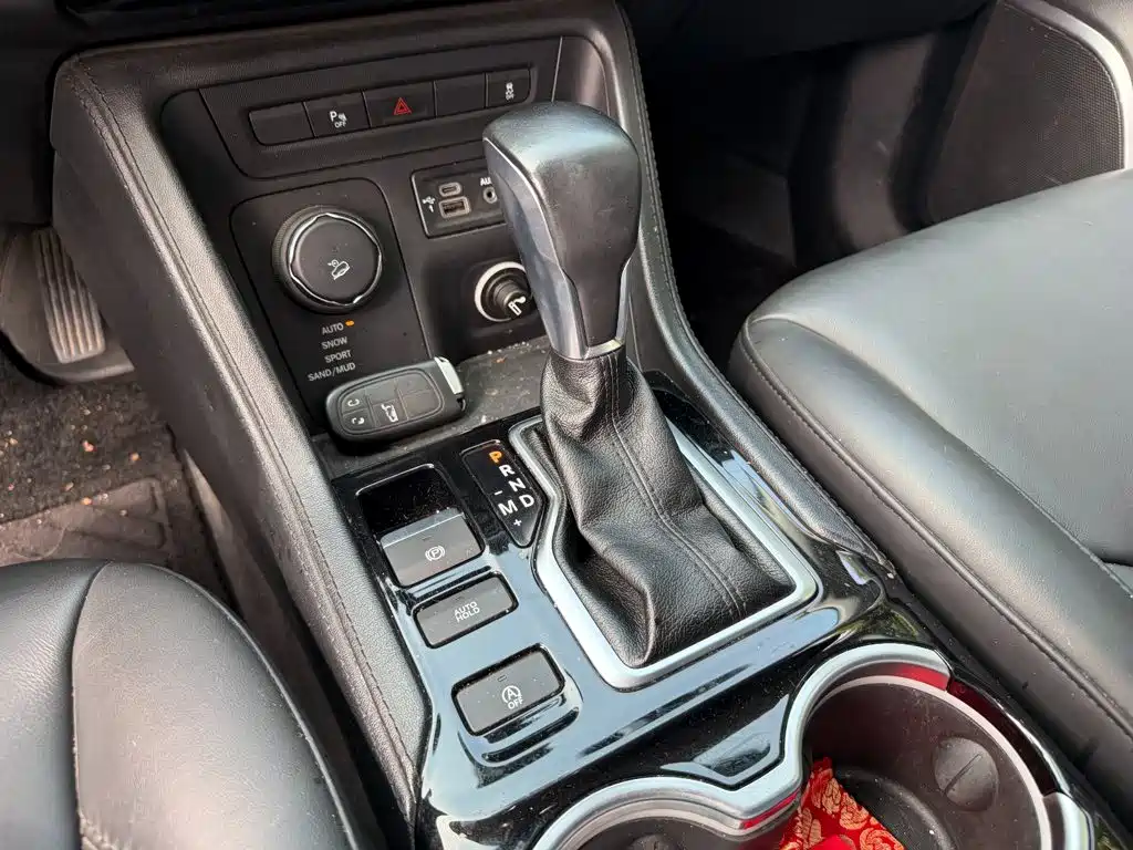 Jeep Grand Commander 2019 2018 2.0T AWD Premium Navigation Edition (China V)