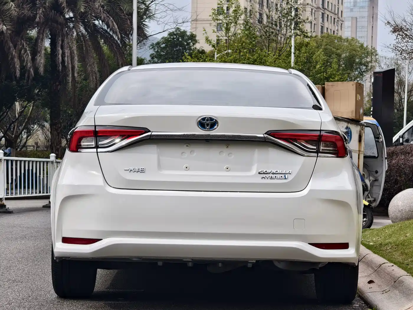 Toyota Corolla 2022 Hybrid 1.8L E-CVT Pioneer Edition фото 6