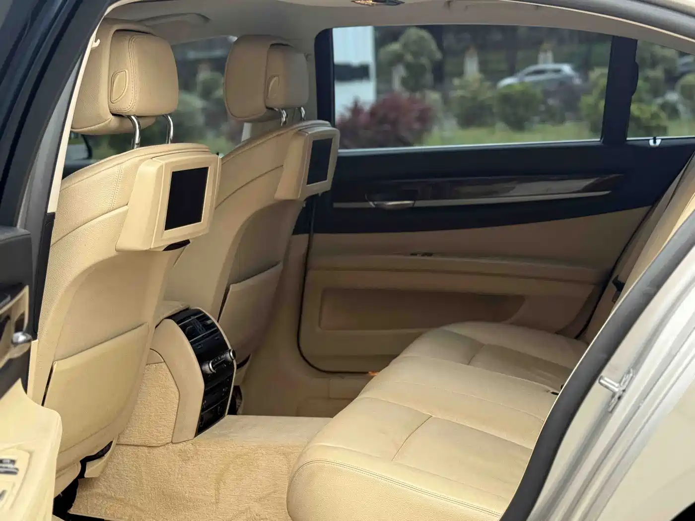 BMW 7 Series 2009 Model 740Li Leading Edition фото 14