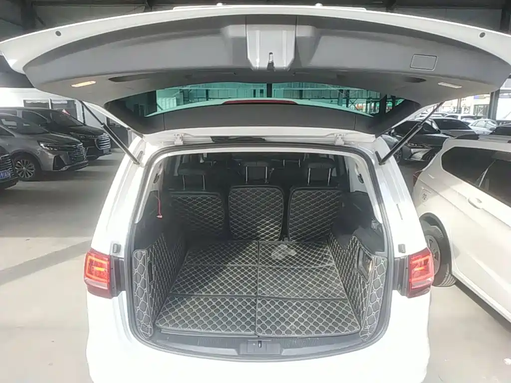 Volkswagen Sharan 2016 2016 380TSI Premium 7-seater