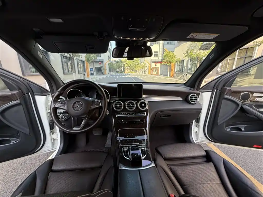 Mercedes-Benz GLC 2017 GLC 260 4MATIC Luxury фото 13
