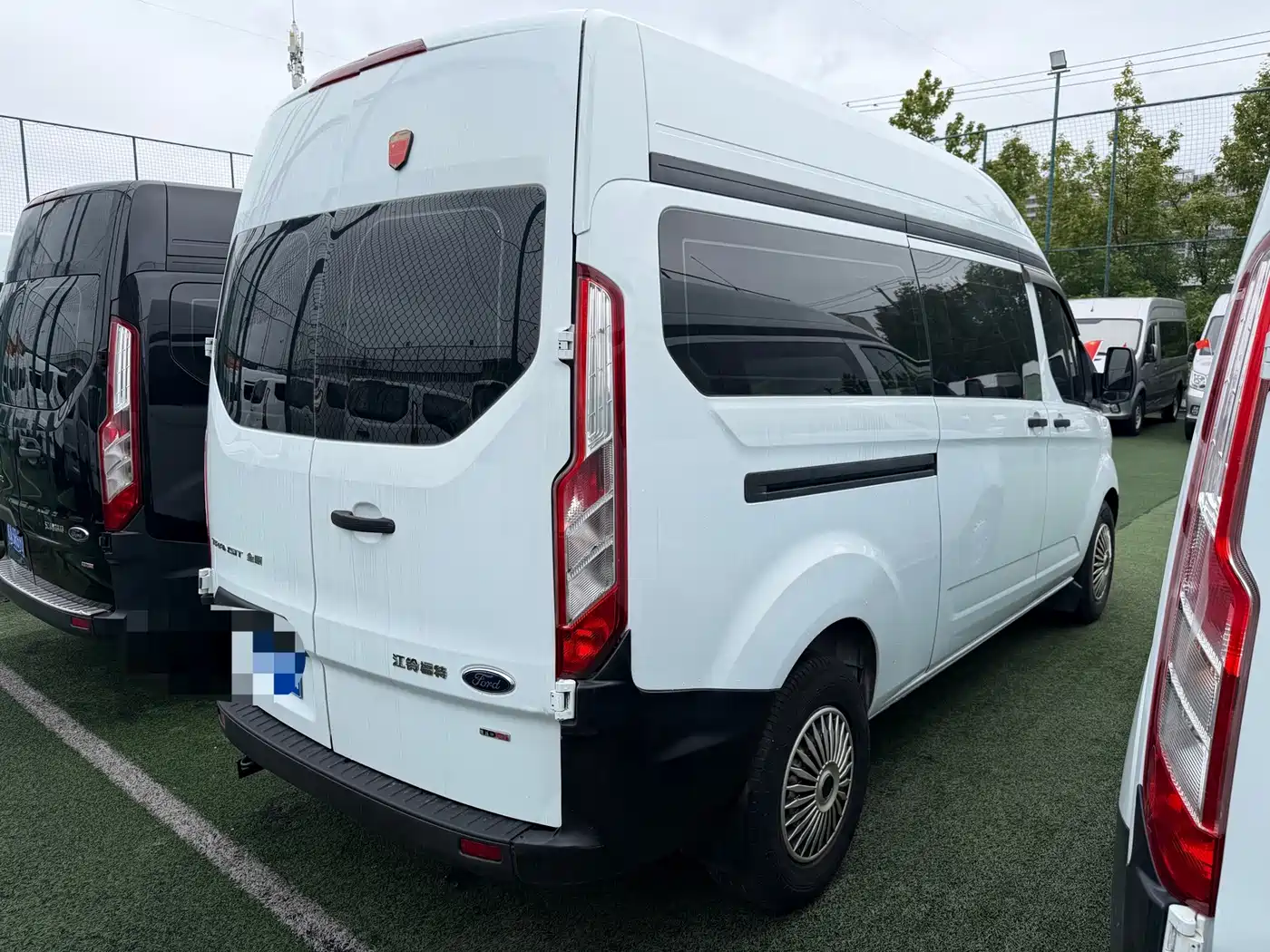 Ford Transit 2018 2017 2.0T Diesel Multi-purpose Commercial Vehicle Medium Wheelbase Medium Roof China V
