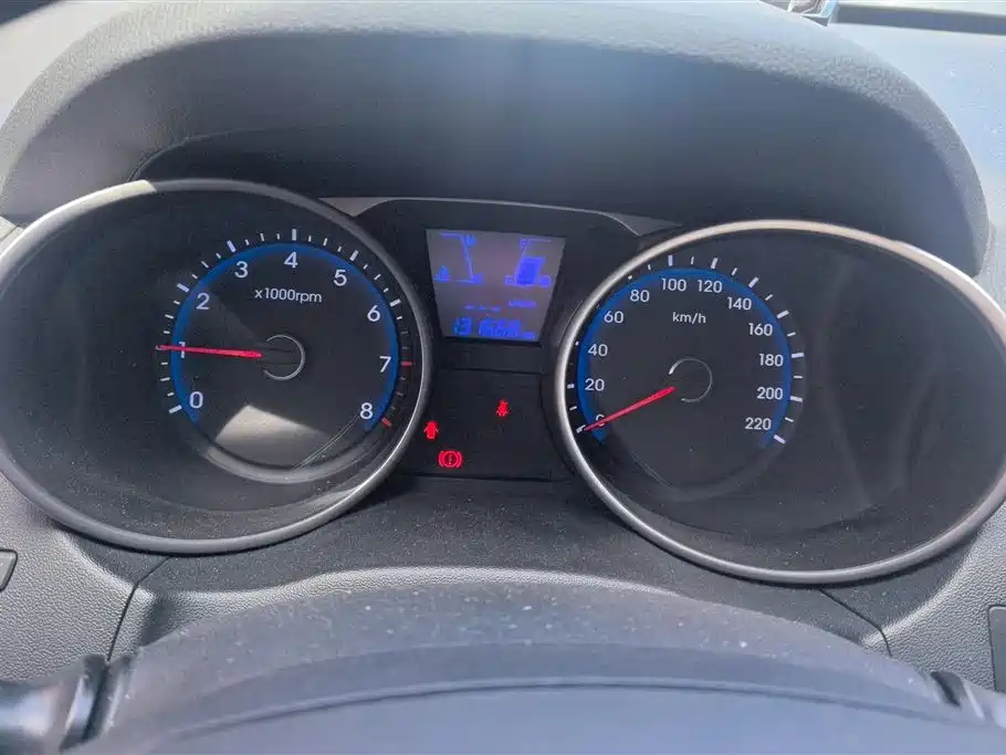Hyundai Beijing Hyundai ix35 2013 2.0L Manual 2WD Comfort GL China IV фото 14