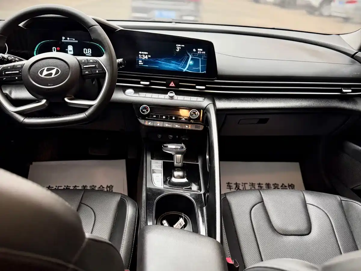 Hyundai Elantra 2023 Model 1.5L CVT LUX Premium Edition фото 22