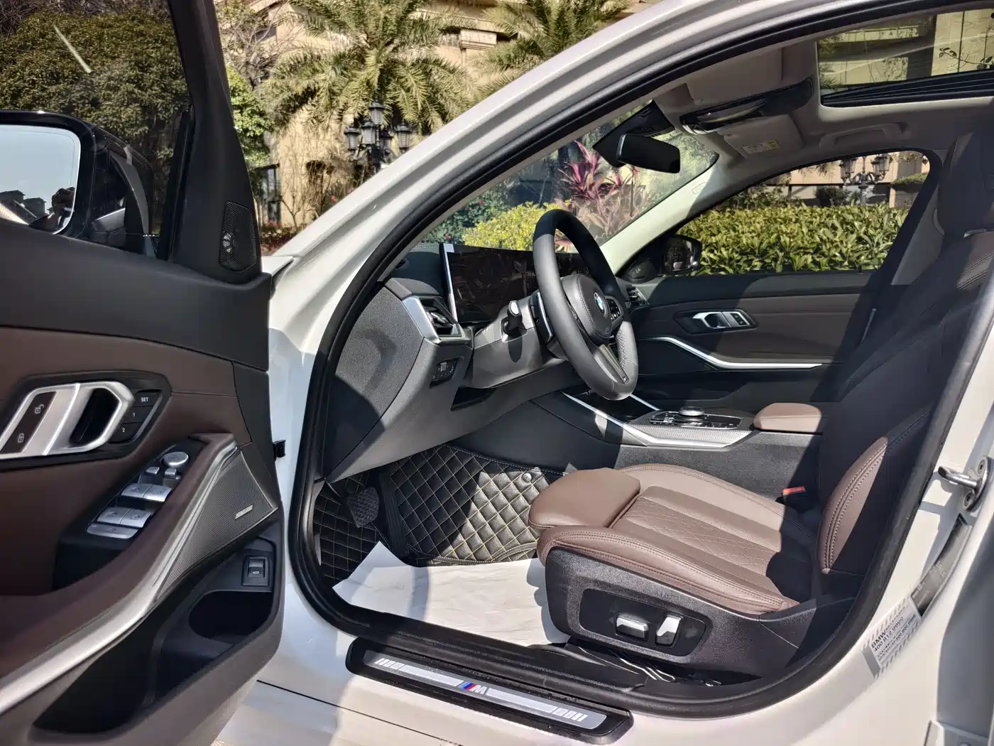 BMW 3 Series 2024 325Li M Sport Shadowline Package фото 8