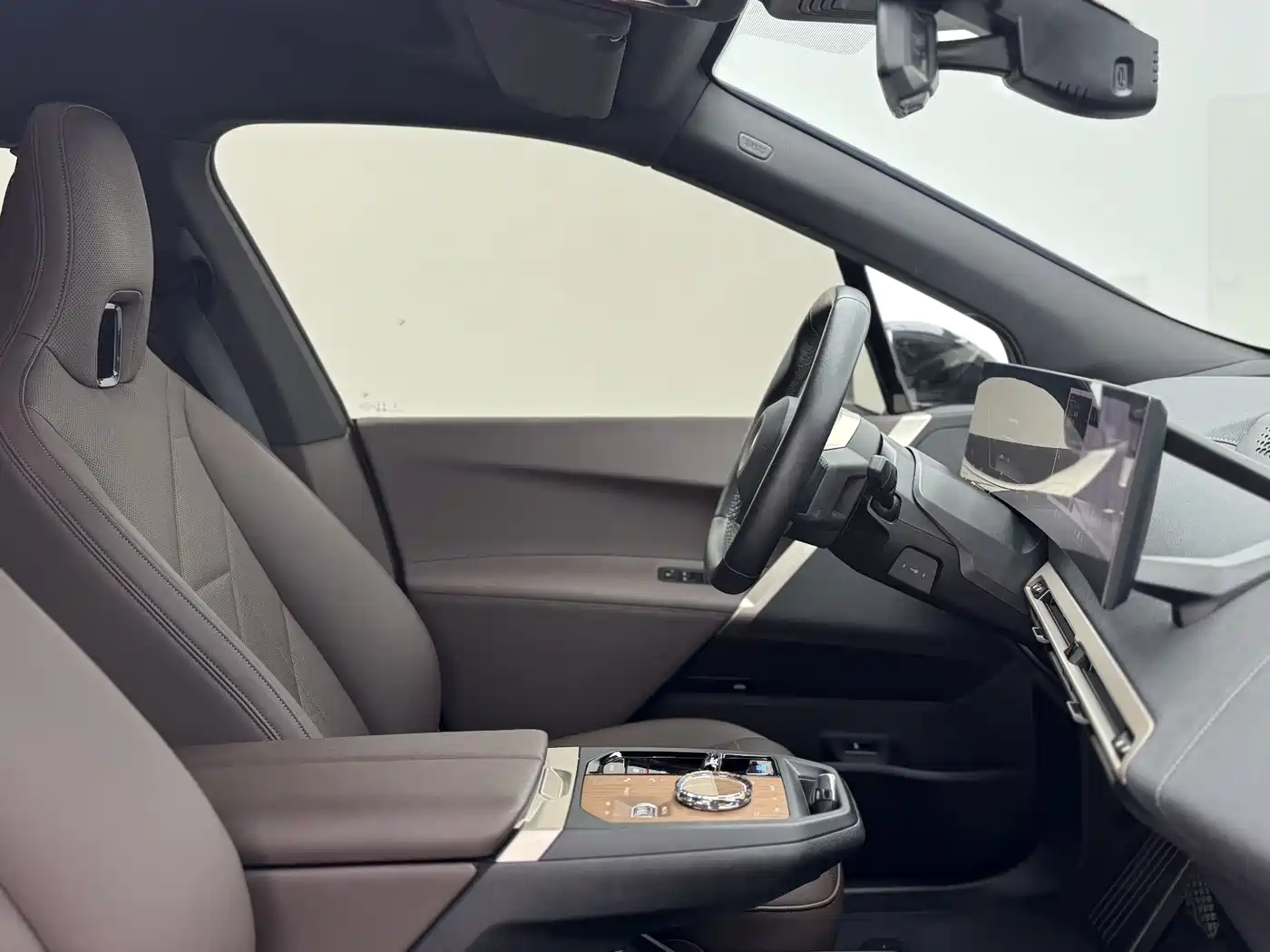 BMW iX 2023 Facelift xDrive40 фото 22