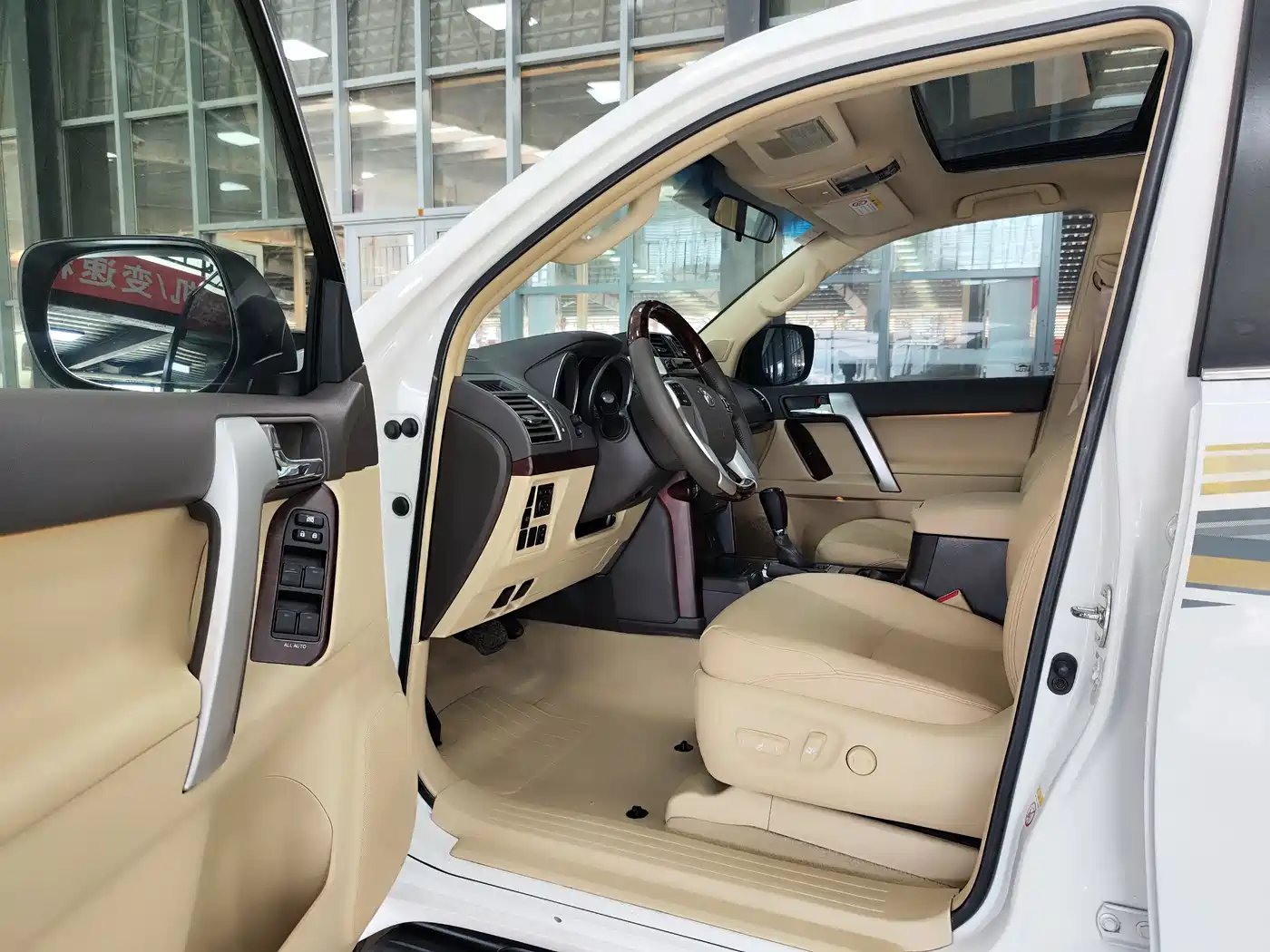 Toyota Prado 2014 4.0L Automatic TX-L фото 4