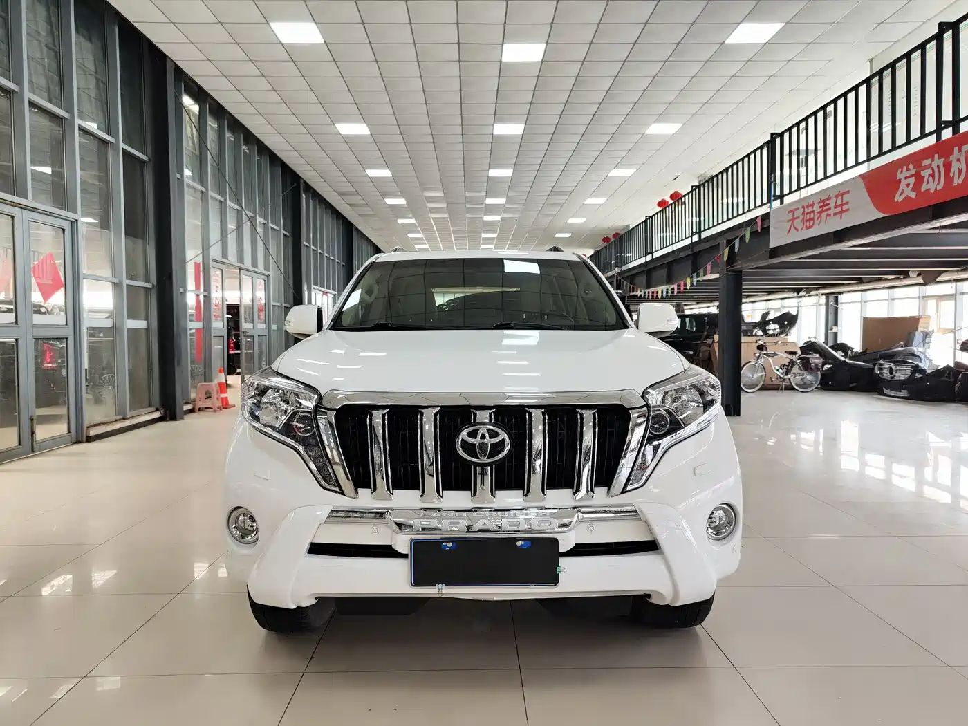Toyota Prado 2014 4.0L Automatic TX-L фото 2