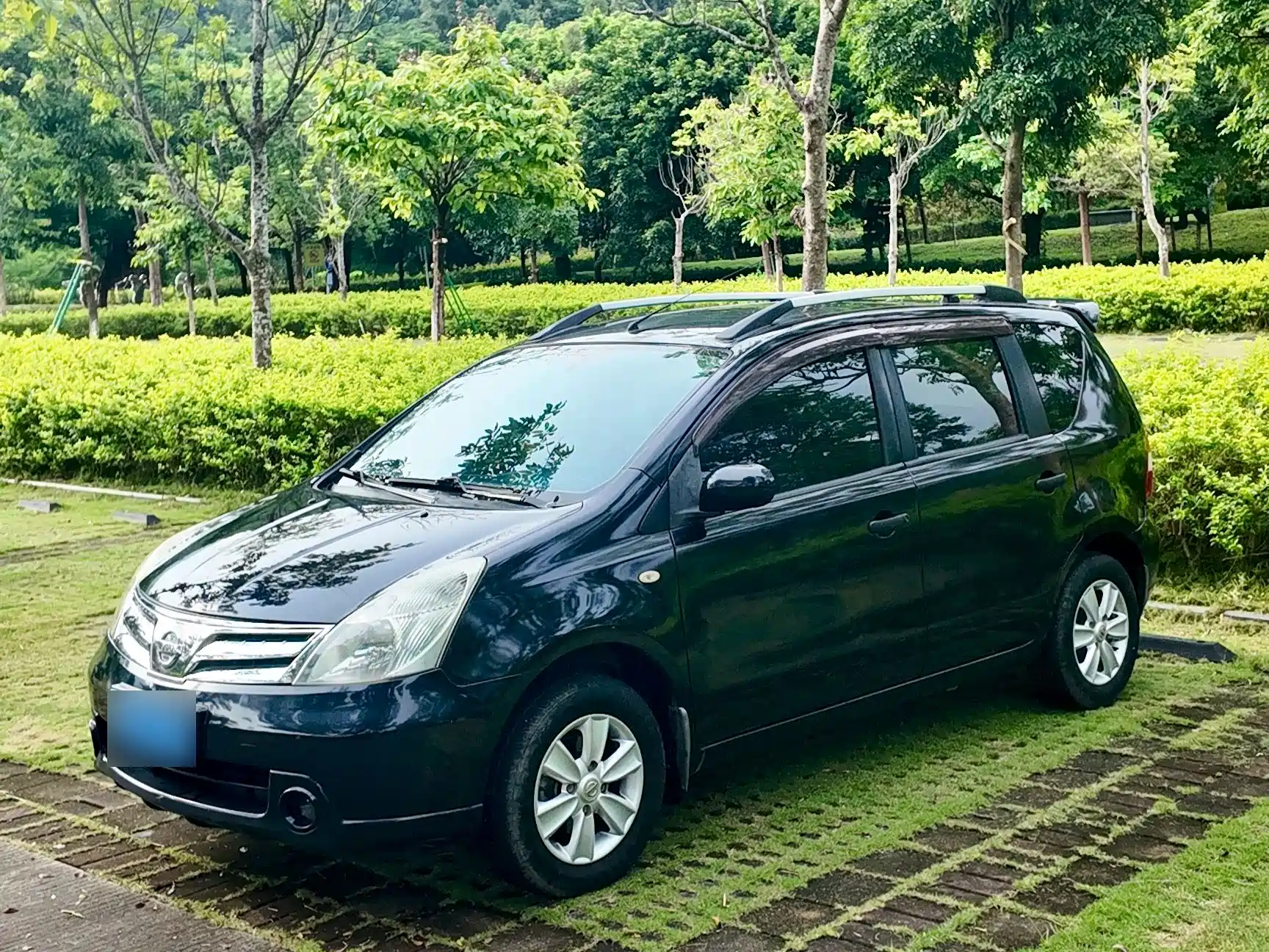 صورة 37 - Nissan Livina