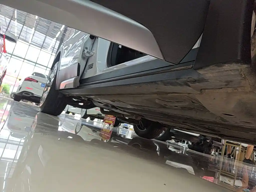 Фото 21 - Cadillac XT4