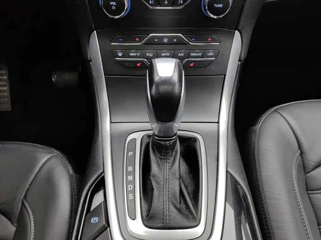 Фото 13 - Ford Edge
