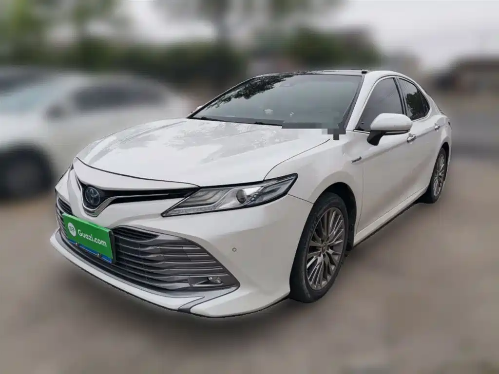Toyota Camry 2018 Hybrid 2.5HG Luxury Edition фото 2