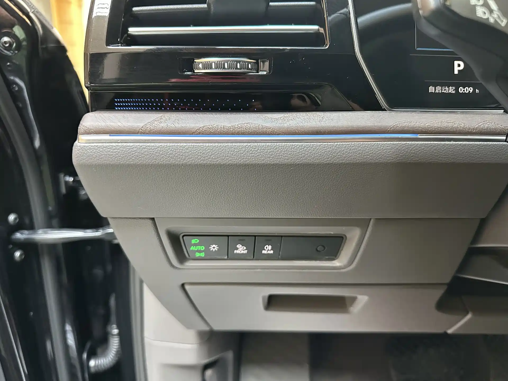 Фото 20 - Volkswagen Touareg