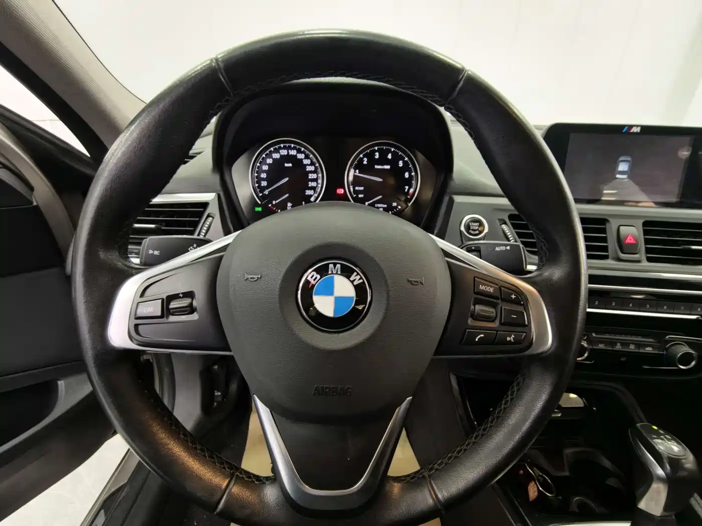 BMW 1 Series 2018 118i Sport Edition фото 10
