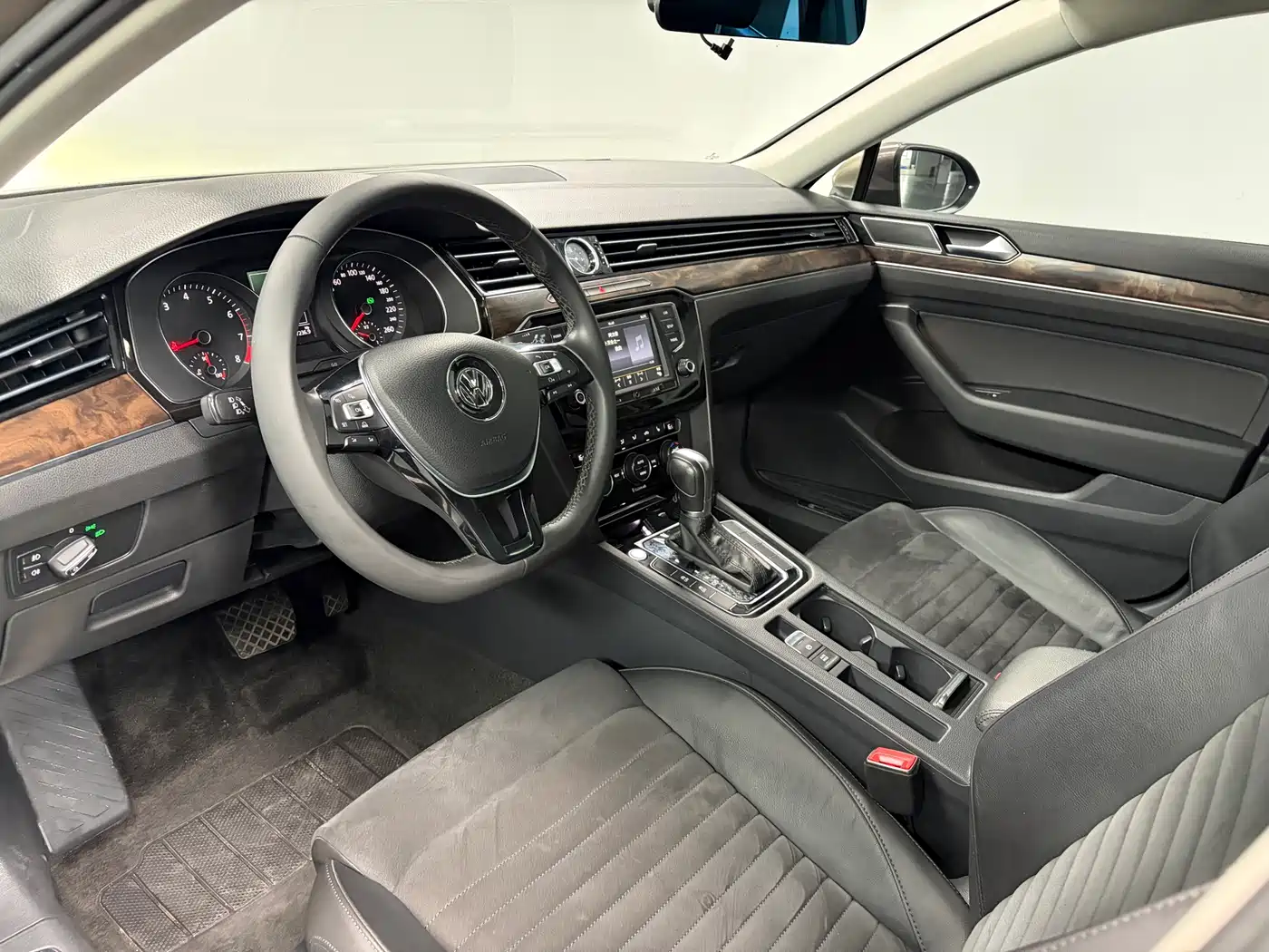 Volkswagen Magotan 2017 380TSI DSG Luxury фото 6