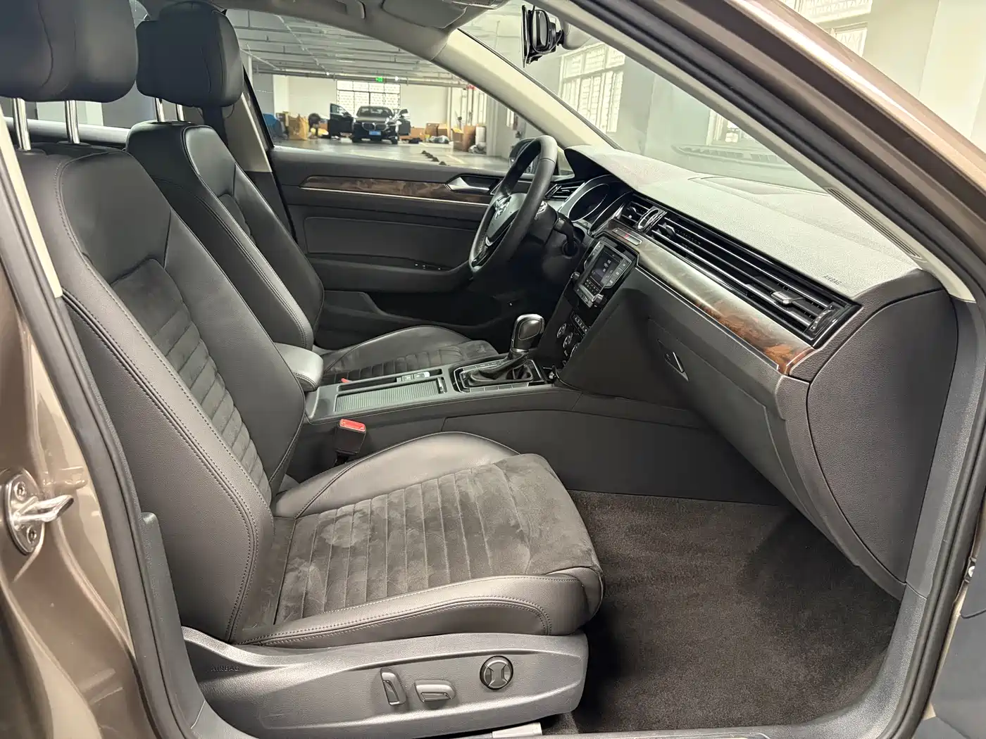 Volkswagen Magotan 2017 380TSI DSG Luxury фото 9