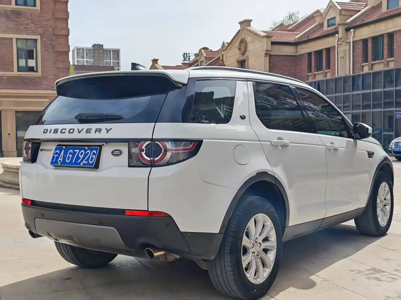 Land Rover Discovery Sport 2018 240PS SE Edition фото 8