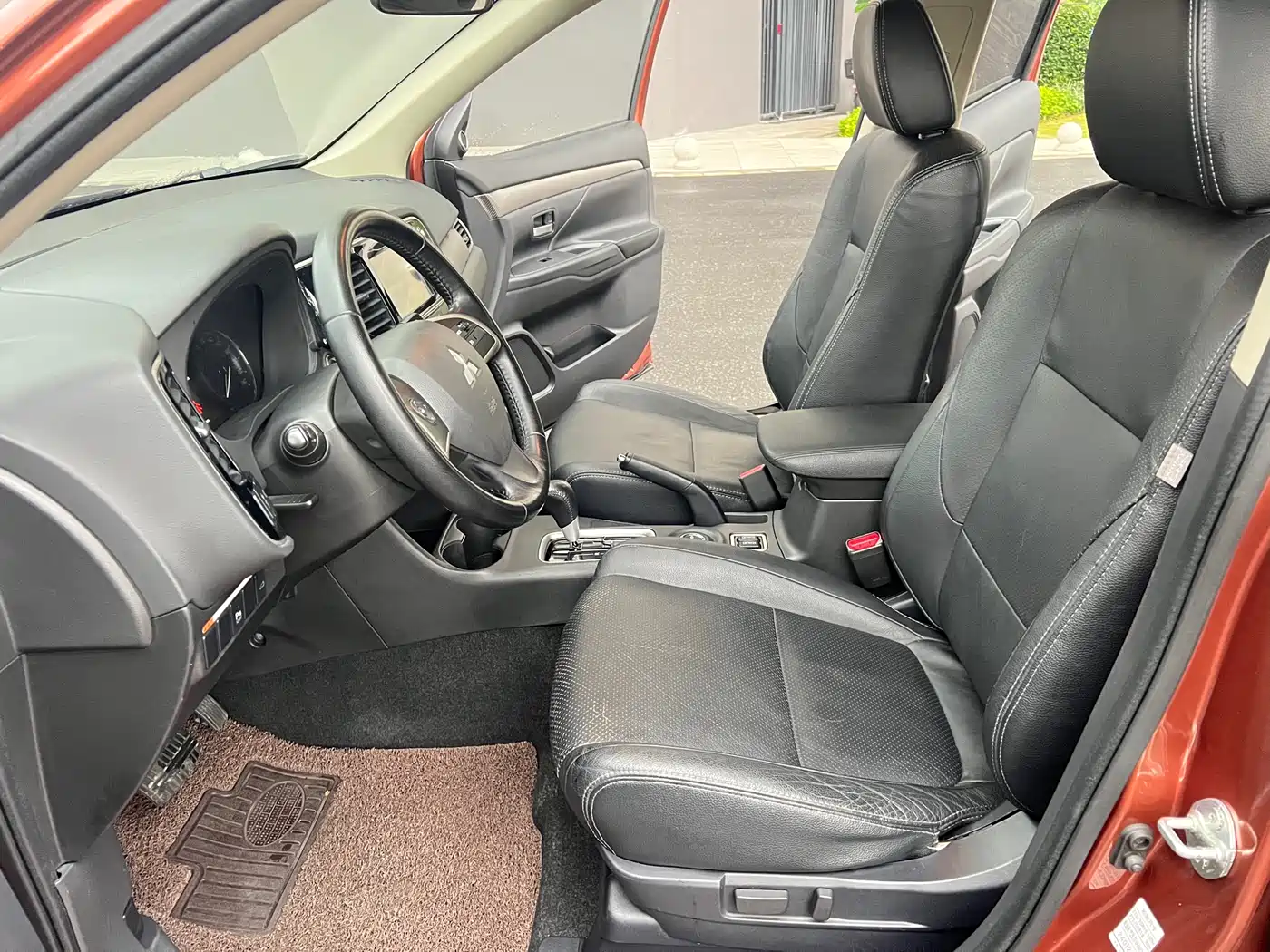 Mitsubishi Outlander (Import) 2014 2.4L 4WD Luxury Value Edition 5-seater фото 13