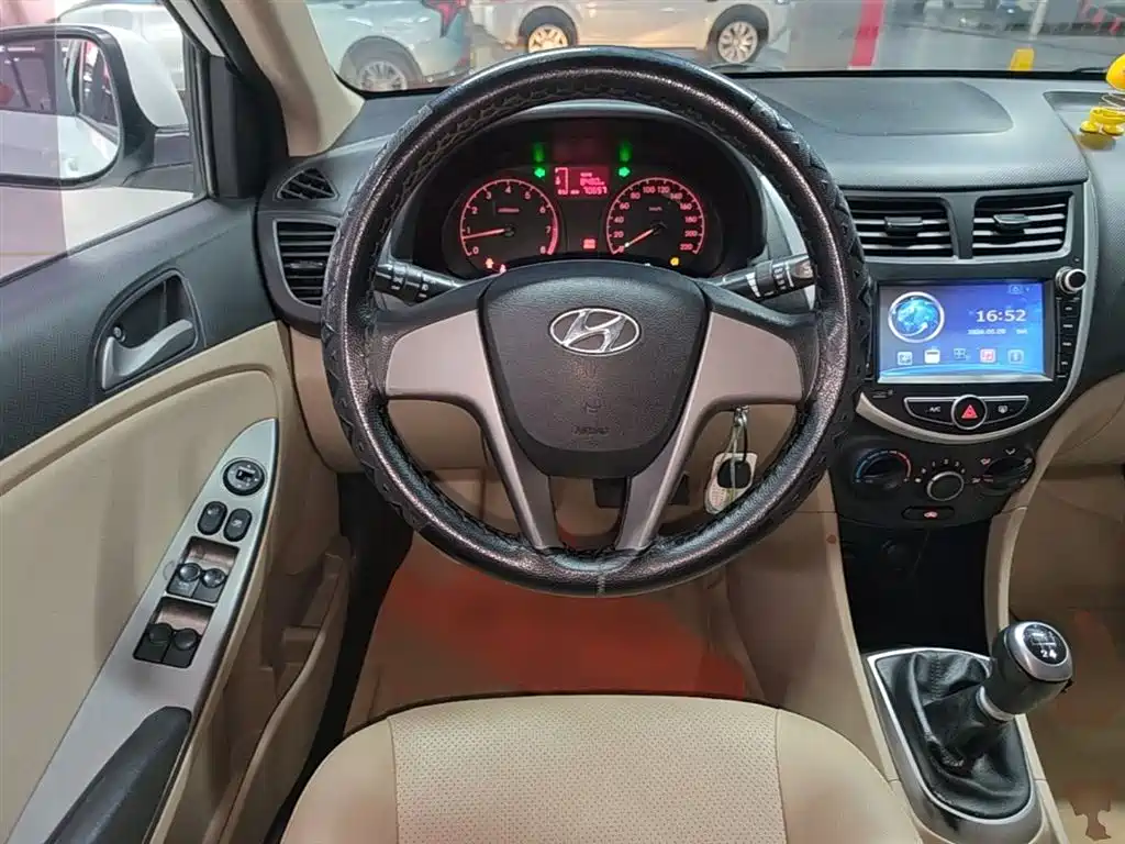 Hyundai Verna 2014 1.4L Manual Smart GLS фото 11