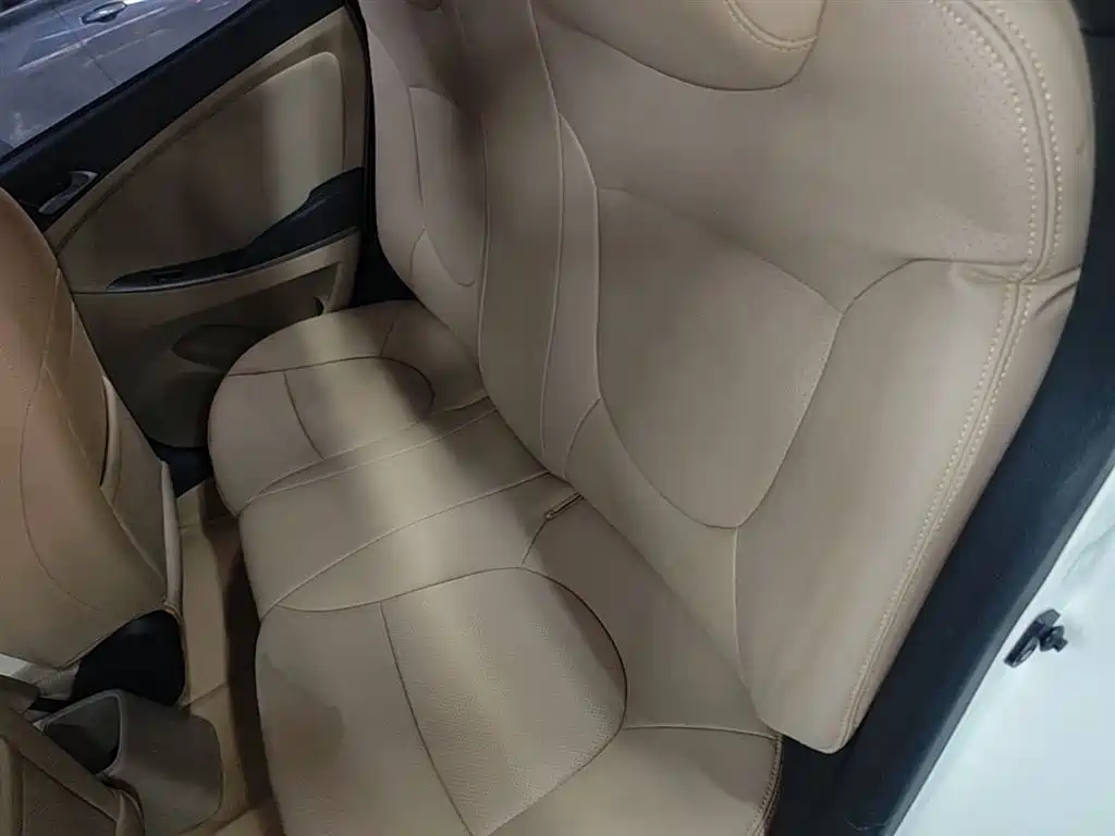 Hyundai Verna 2014 1.4L Manual Smart GLS фото 17