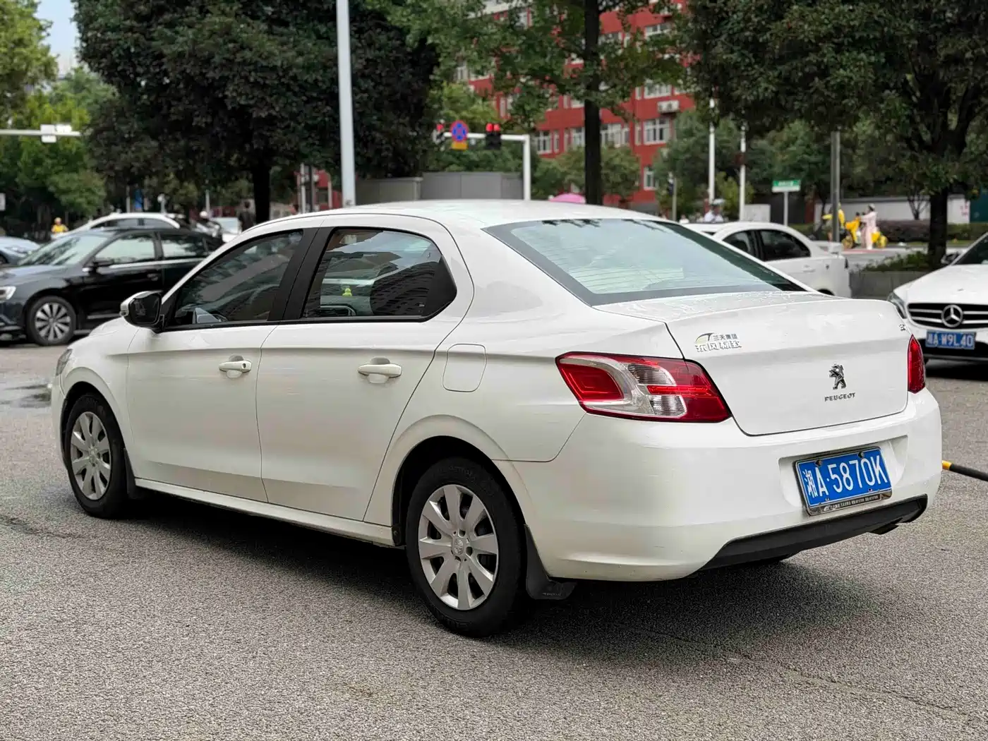 Peugeot 301 2014 2014 1.6L Manual Comfort Edition