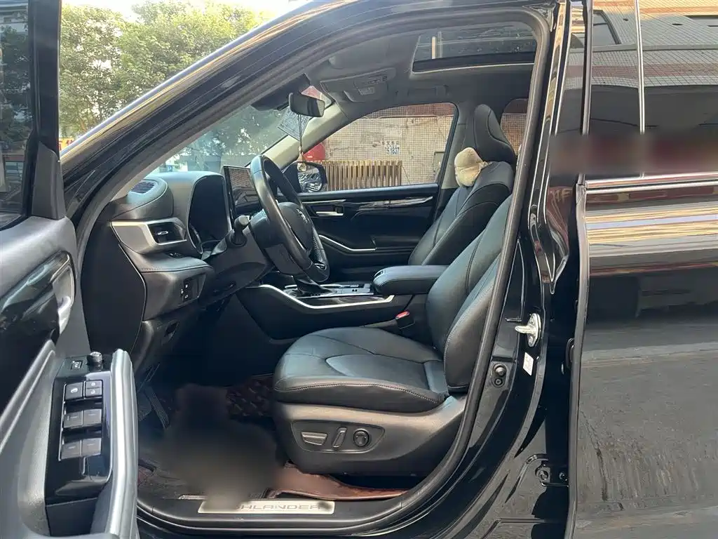 TOYOTA HIGHLANDER