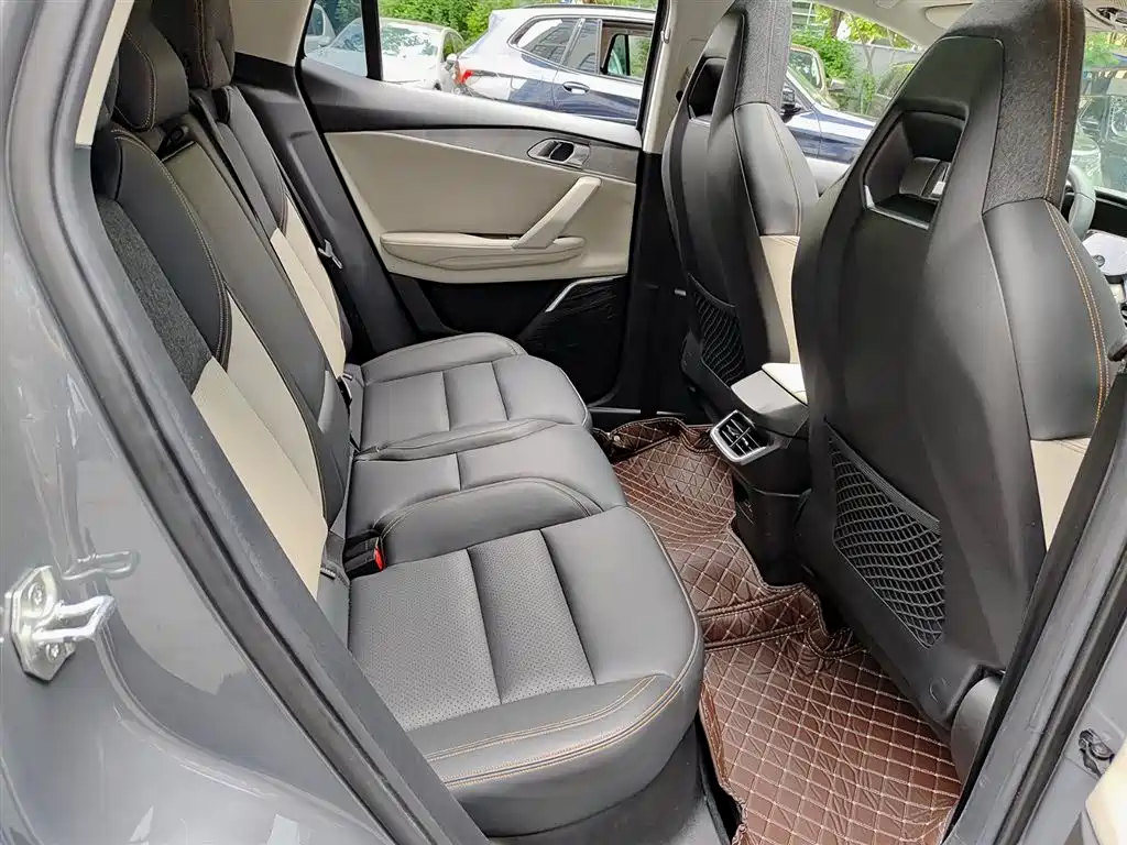 Lynk & Co 06 EM-P 2020 PHEV Plus фото 11