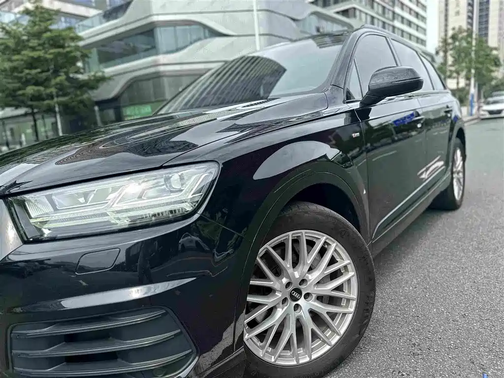 Фото 12 - Audi Q7