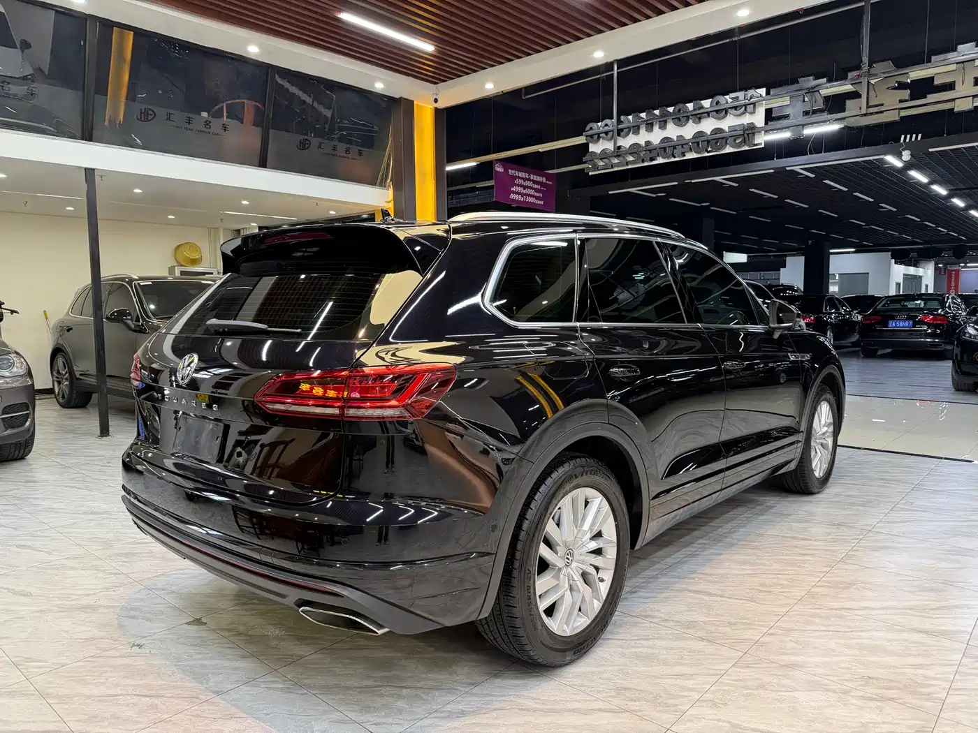 VOLKSWAGEN TOUAREG