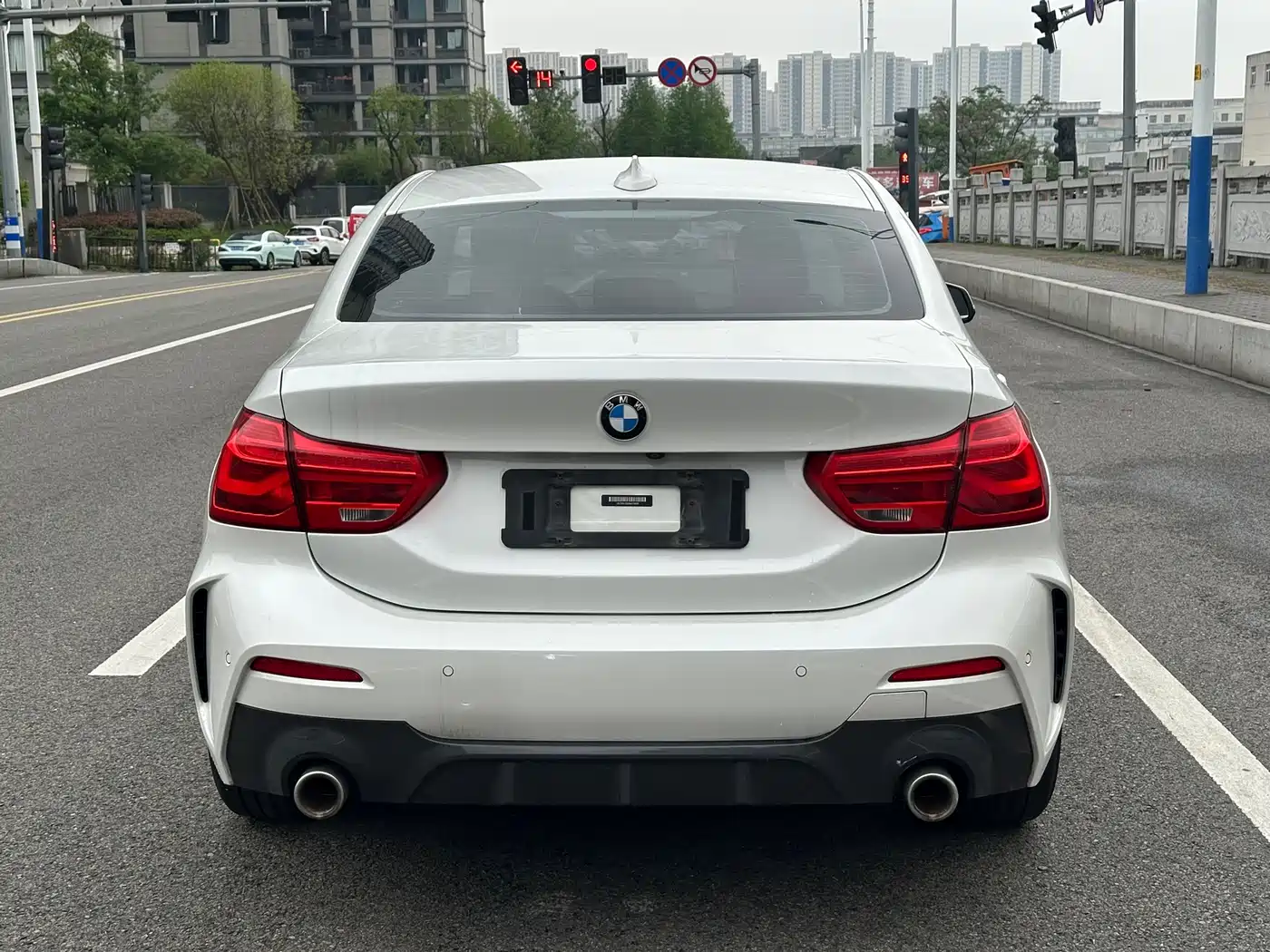 BMW 1 Series 2021 120i M Sport фото 8