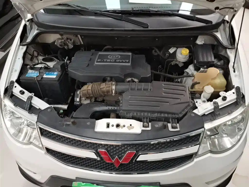 Wuling Motors Wuling Hongguang 2015 2014 1.5L S Luxury