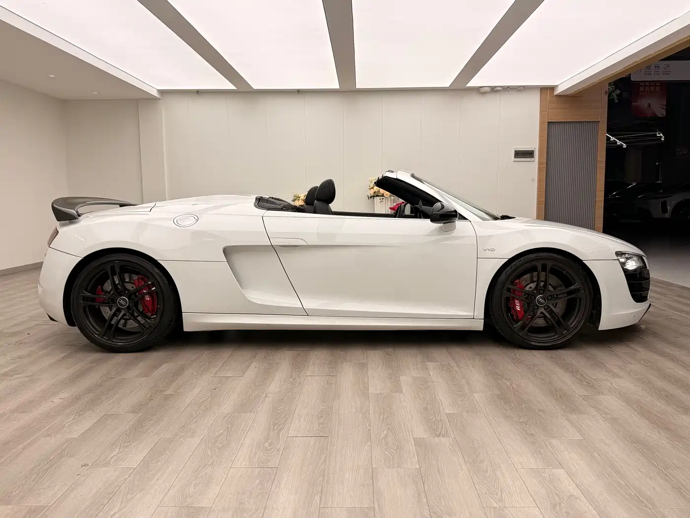 Audi R8 2011 Spyder 5.2 FSI quattro фото 12