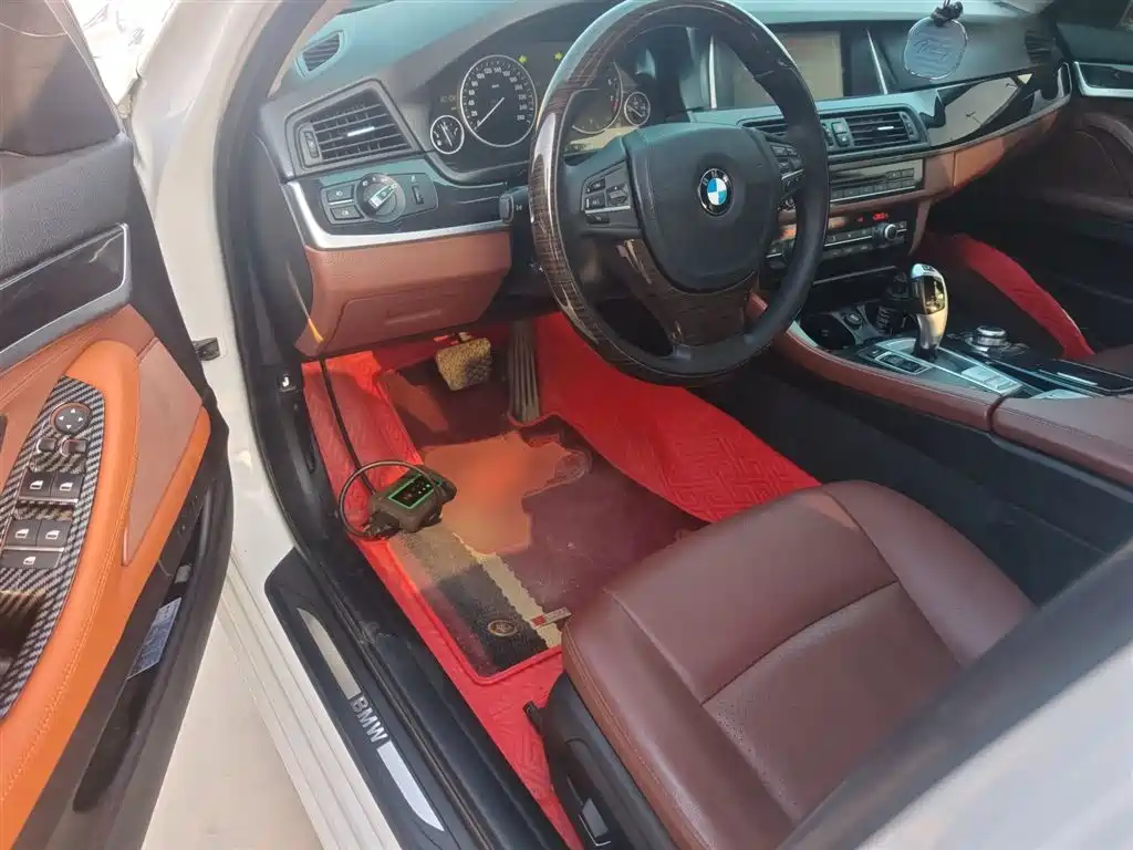 BMW 5 Series 2014 520Li Elegance фото 16