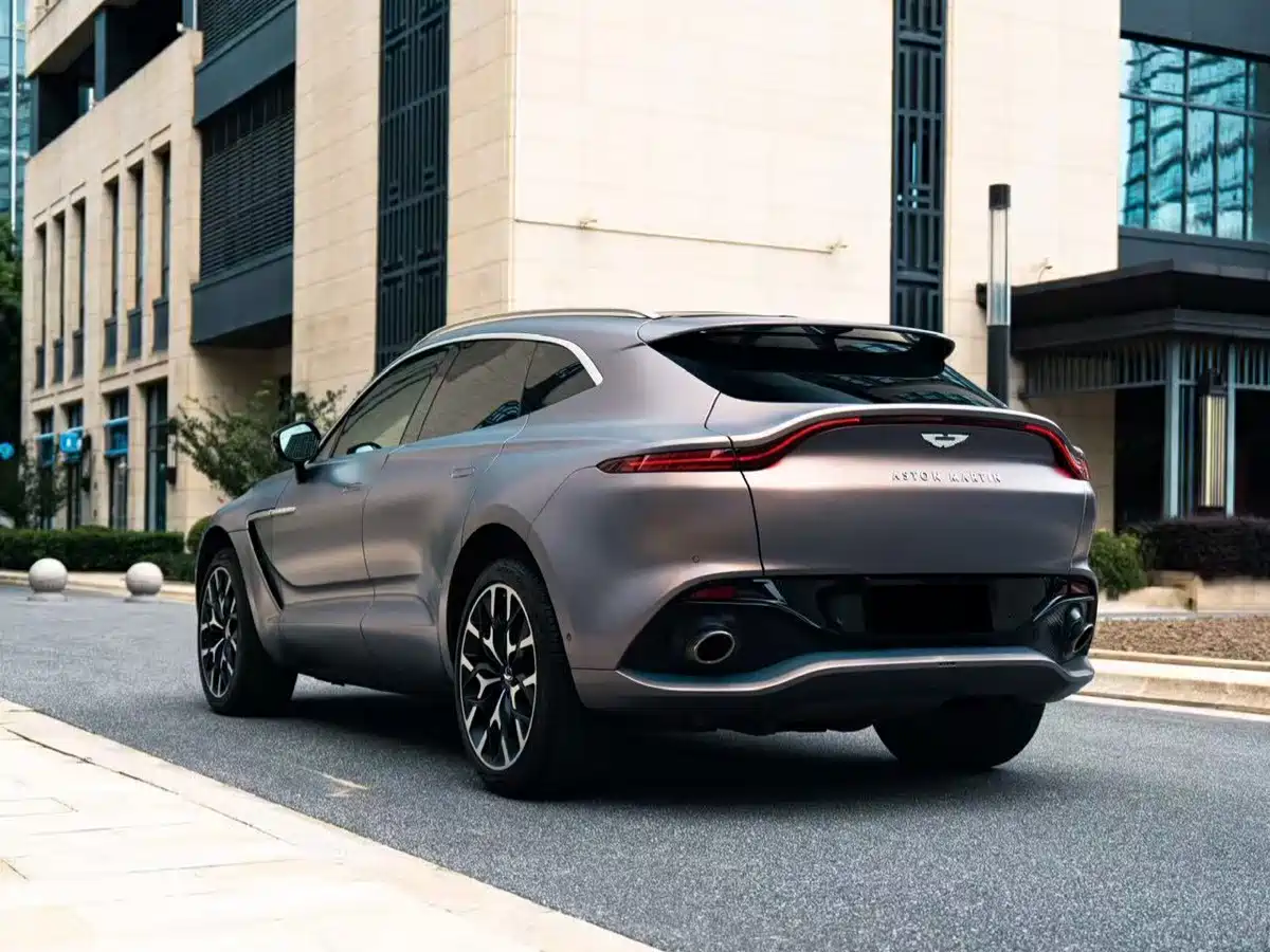 Фото 4 - Aston Martin DBX