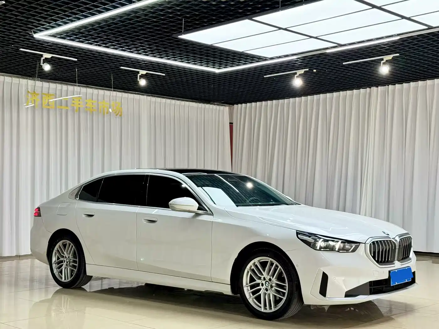 BMW 5 Series 2024 525Li Luxury Package фото 2