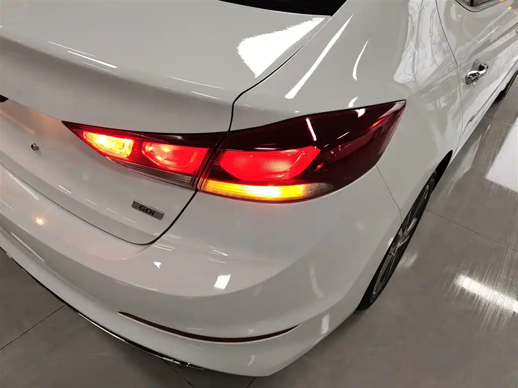 Hyundai Elantra 2016 Model 1.6L Automatic Smart Elite фото 8