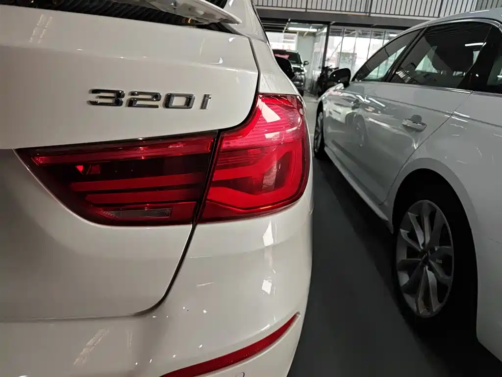 BMW 3 Series GT 2018 320i Fashion фото 8