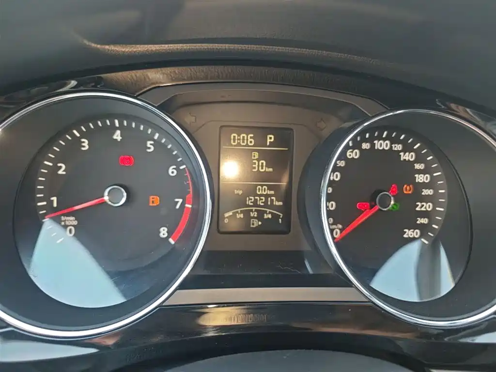 Volkswagen Sagitar 2015 1.6L Automatic Comfort фото 12