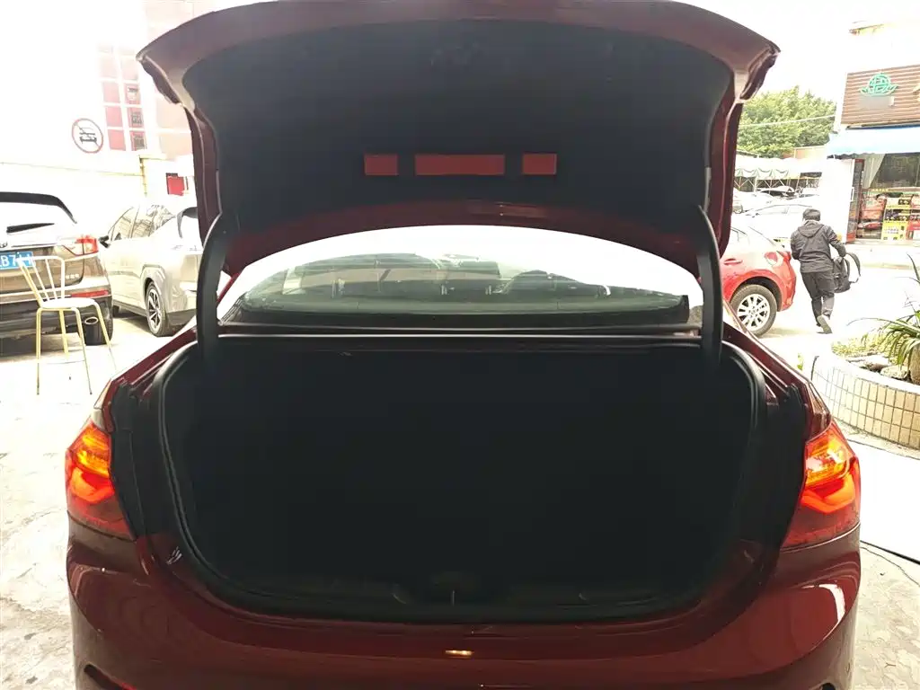 BMW 1 Series 2017 118i Sport фото 19