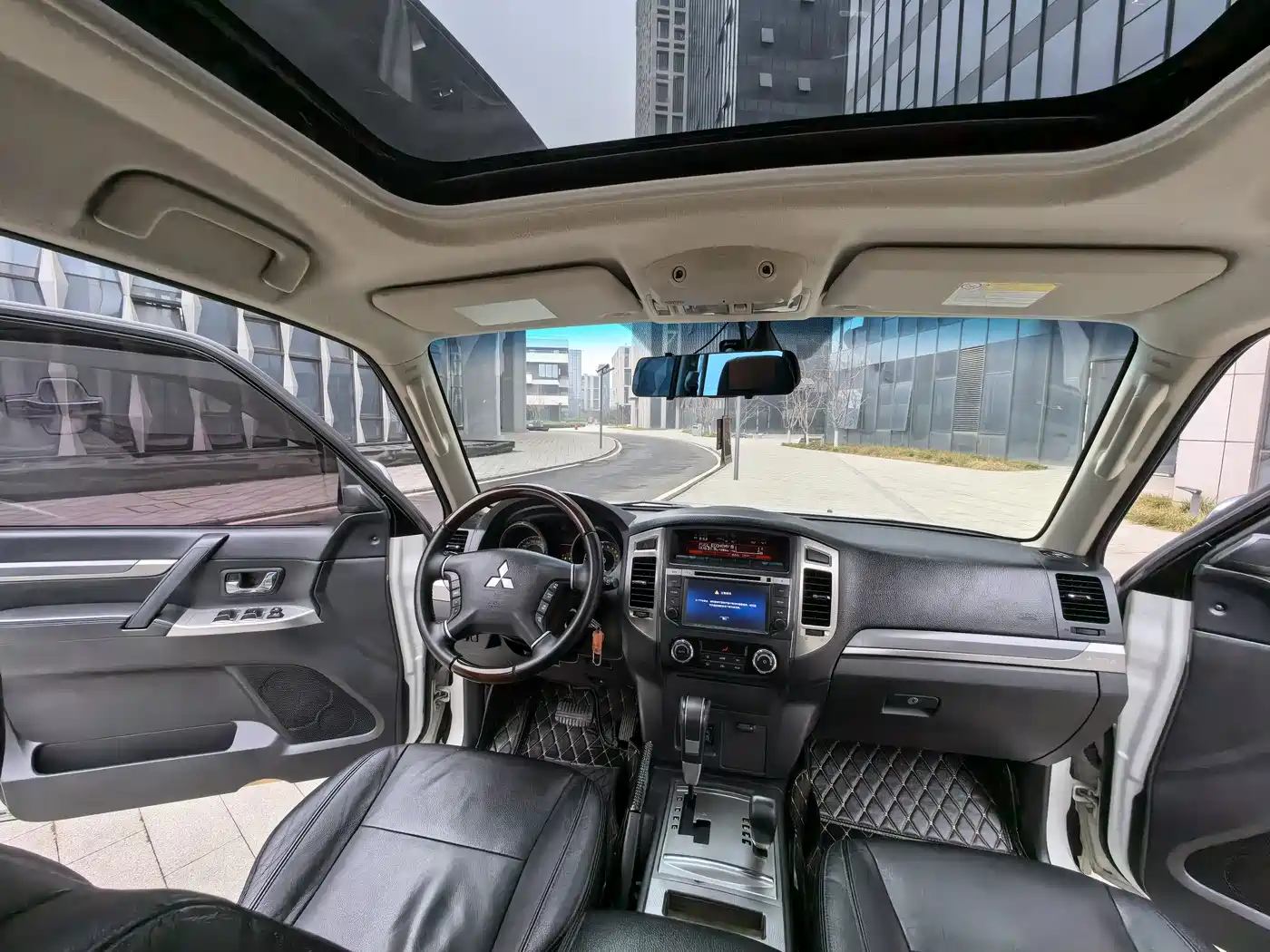 Mitsubishi Pajero (Import) 2016 3.0L Automatic Luxury (China V) фото 20