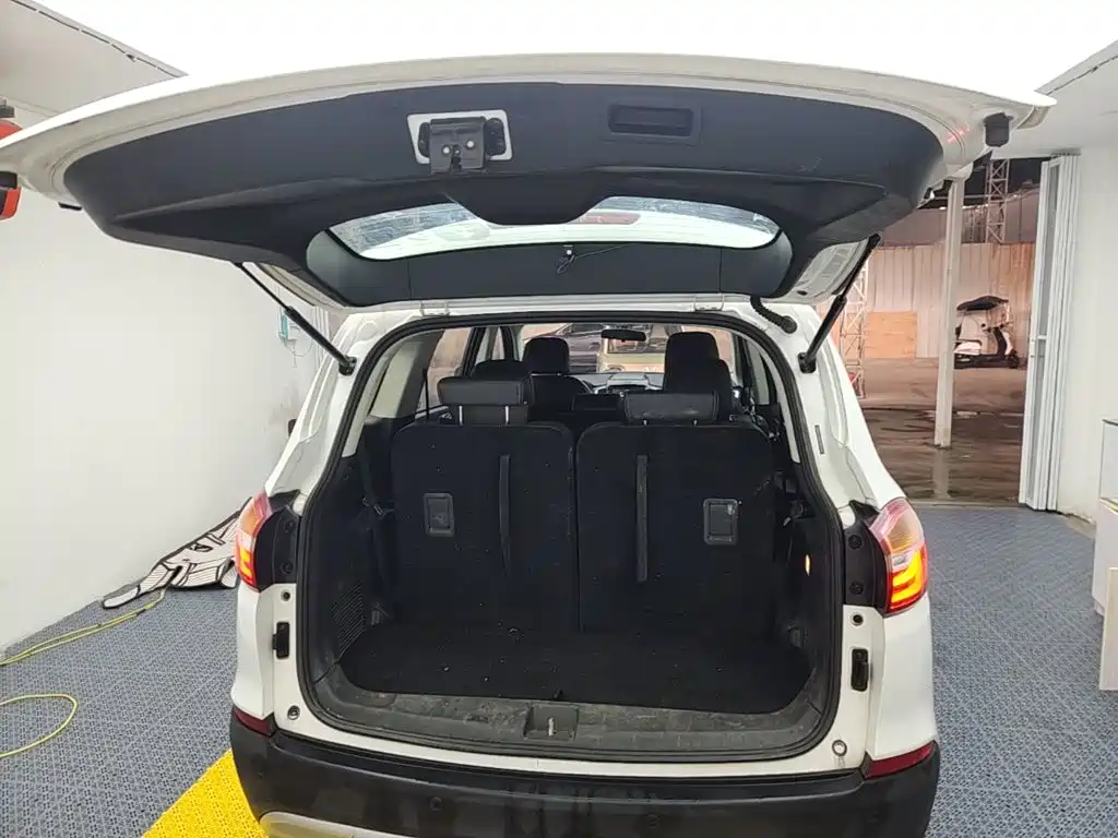 SWM Motor SWM X7 2019 2018 1.8L Manual Comfort 7-Seater