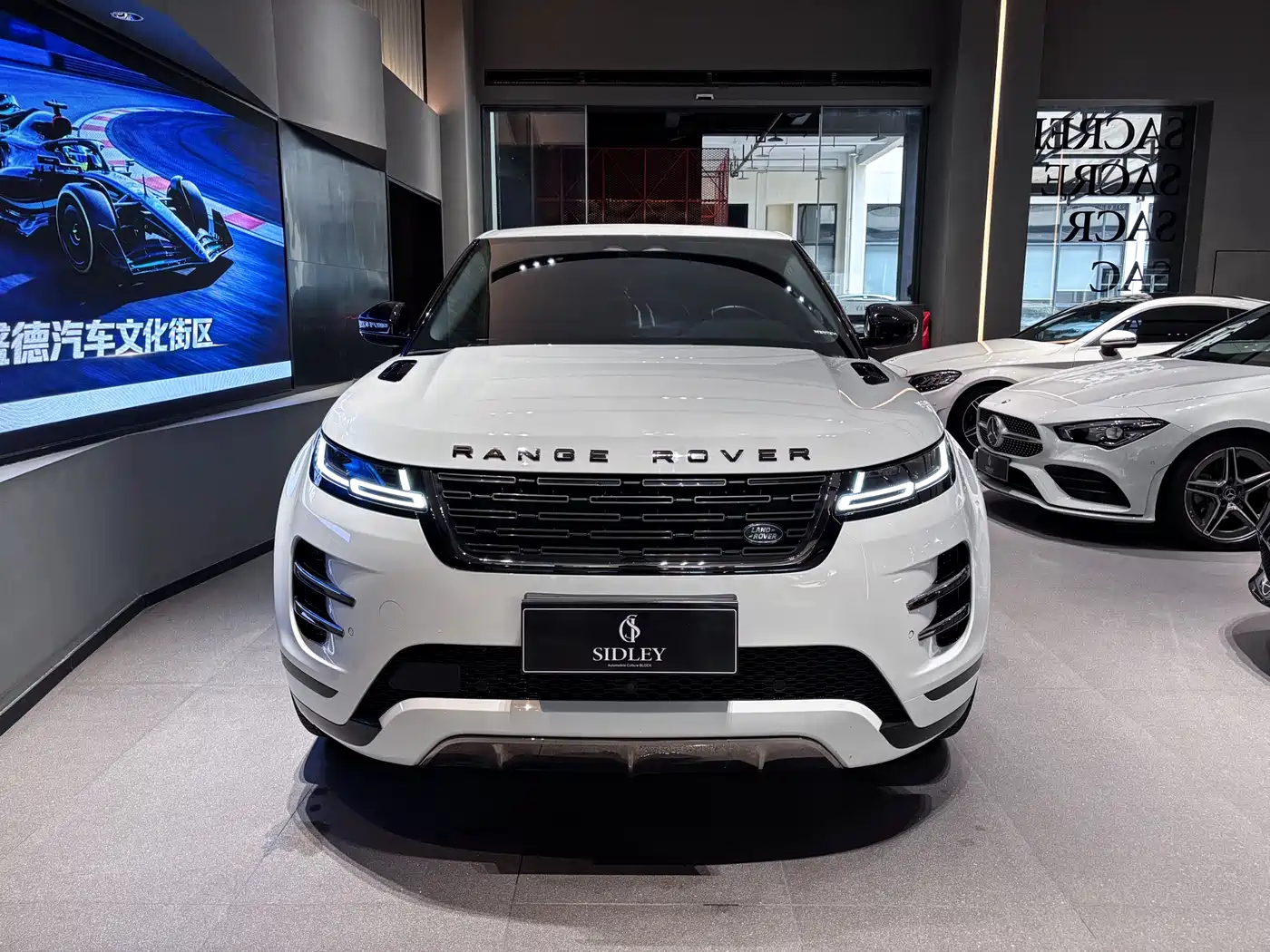 Land Rover Range Rover Evoque 2024 Range Rover Evoque L 249PS Light Master Edition фото 2