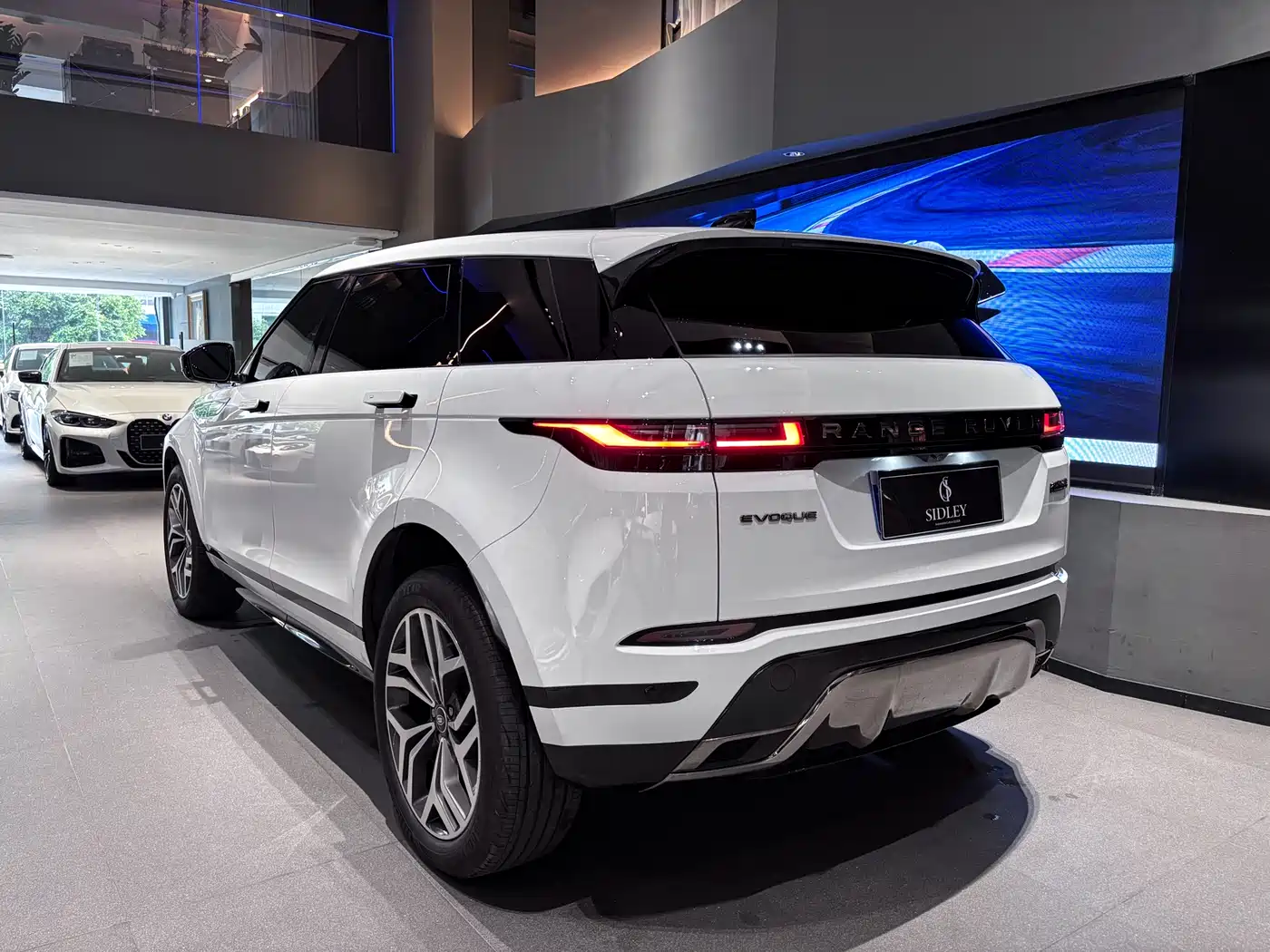 Land Rover Range Rover Evoque 2024 Range Rover Evoque L 249PS Light Master Edition фото 4