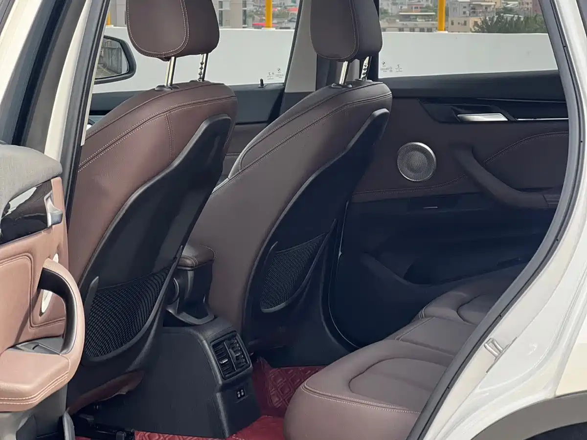 BMW X1 2022 sDrive25Li Leading фото 8