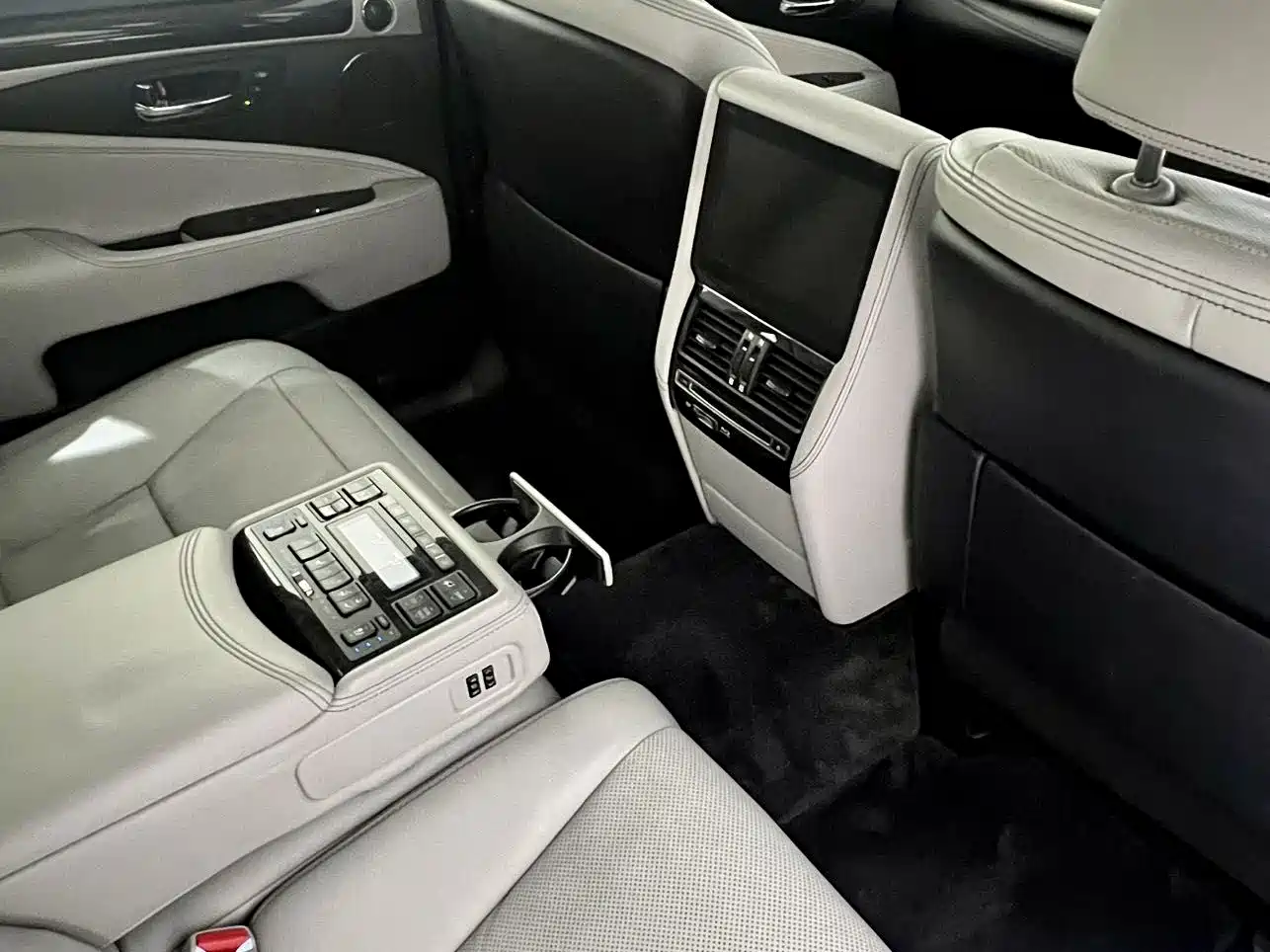 Lexus LS 2013 460L 4WD Premium Edition фото 8