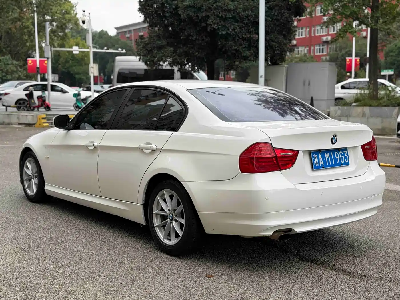 BMW 3 Series 2011 2011 318i Leading