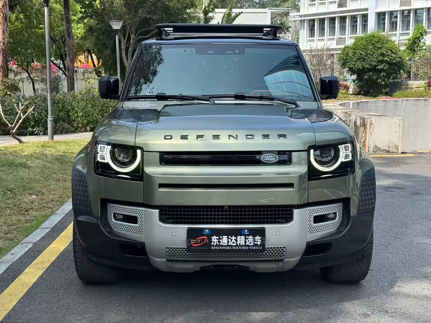 LAND ROVER DEFENDER