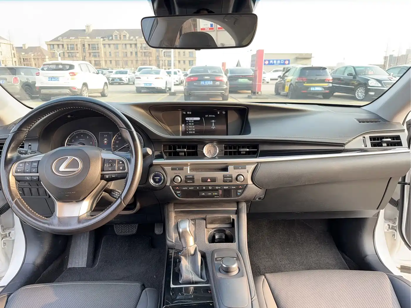 Lexus ES 2015 300h Comfort Edition фото 9